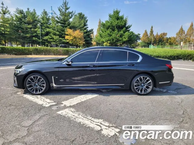 BMW 7-Series 2021 thumb 3