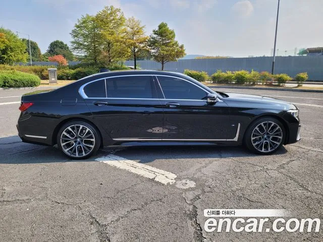 BMW 7-Series 2021 thumb 7