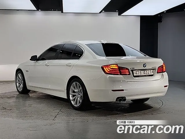 BMW 5-Series 2013 thumb 3