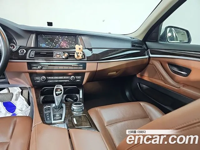 BMW 5-Series 2013 thumb 10