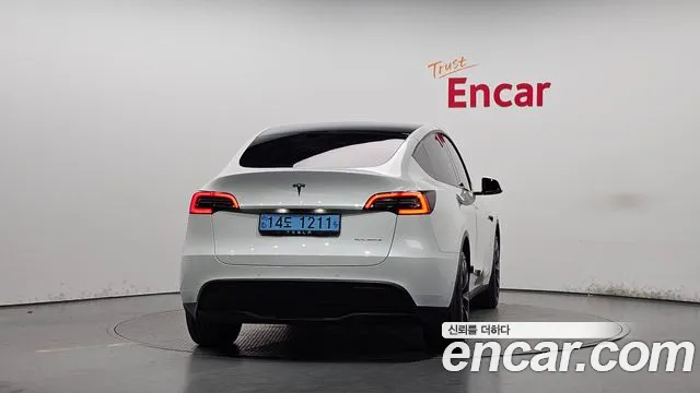 Tesla Model Y 2021 thumb 3
