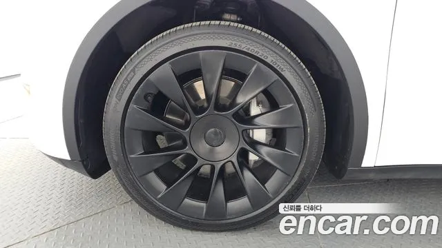 Tesla Model Y 2021 thumb 4