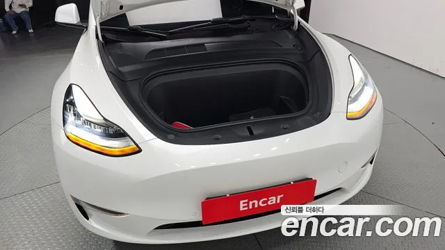 Tesla Model Y 2021 thumb 5