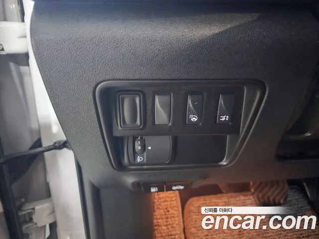 Renault-KoreaSamsung Koleos 2019 thumb 11