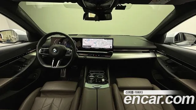 BMW 5-Series 2023 thumb 4