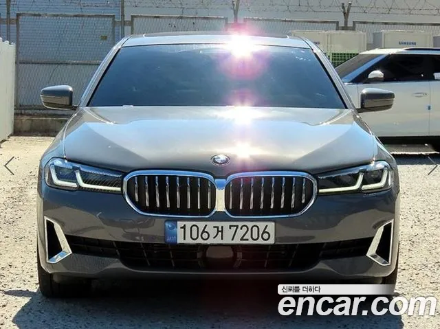 BMW 5-Series 2022 thumb 2