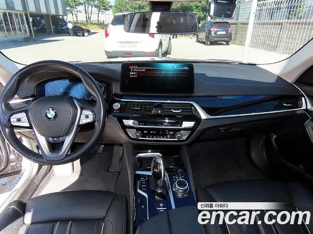 BMW 5-Series 2022 thumb 7