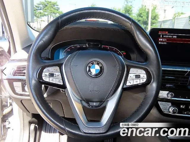 BMW 5-Series 2022 thumb 8