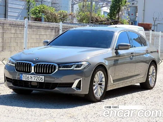 BMW 5-Series 2022 thumb 11
