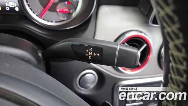 Mercedes-Benz GLA 2016 thumb 9