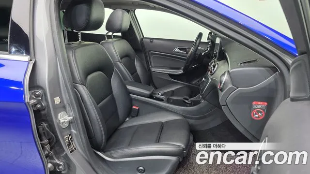 Mercedes-Benz GLA 2016 thumb 11