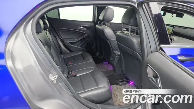 Mercedes-Benz GLA 2016 thumb 12