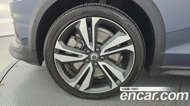 Volvo V60 2019 thumb 4