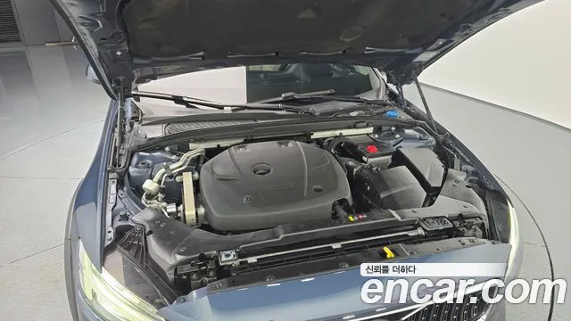 Volvo V60 2019 thumb 5