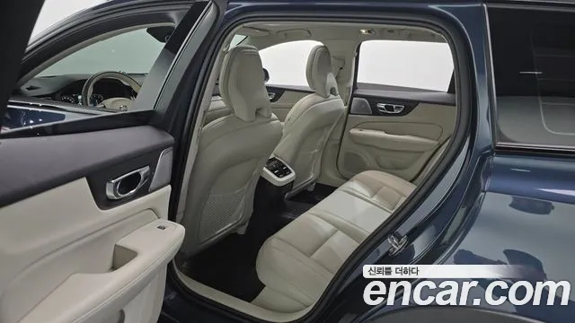 Volvo V60 2019 thumb 11