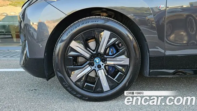 BMW iX 2023 thumb 5