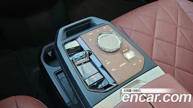 BMW iX 2023 thumb 9
