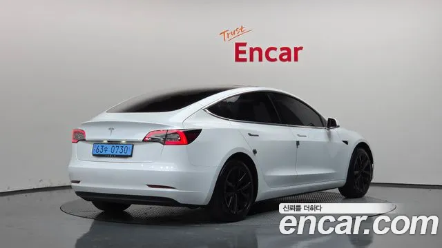 Tesla Model 3 2020 thumb 2