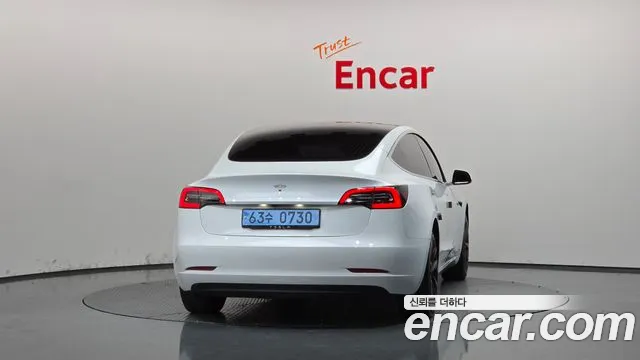 Tesla Model 3 2020 thumb 4
