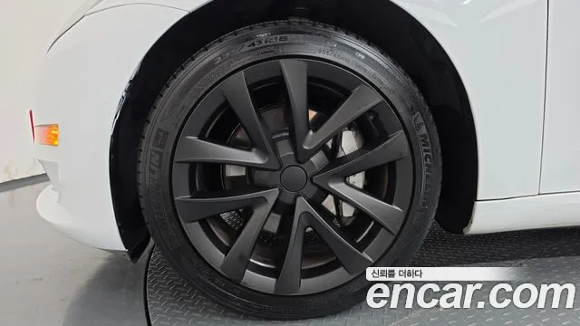 Tesla Model 3 2020 thumb 5