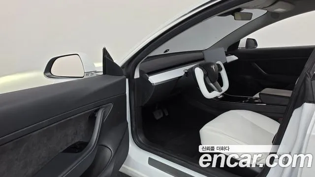Tesla Model 3 2020 thumb 10