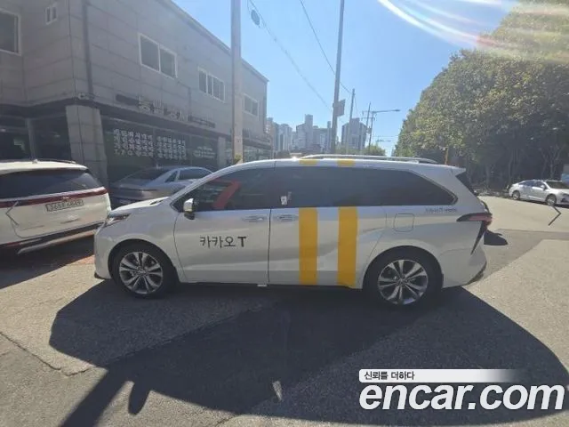 Toyota Sienna 2026 thumb 2
