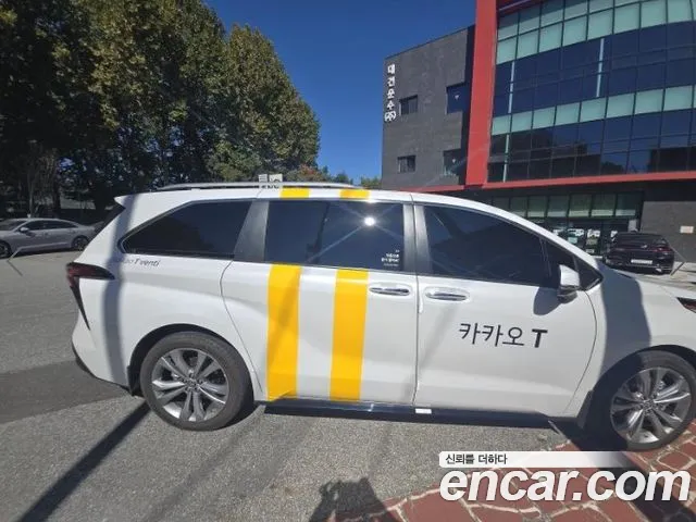 Toyota Sienna 2026 thumb 4