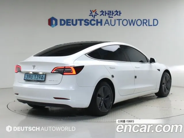 Tesla Model 3 2019 thumb 4