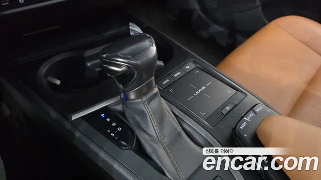 Lexus UX 2019 thumb 9