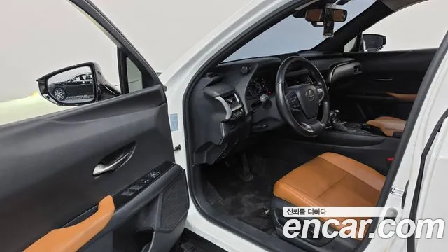 Lexus UX 2019 thumb 10
