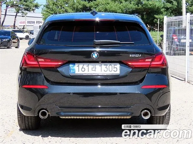 BMW 1-Series 2022 thumb 4