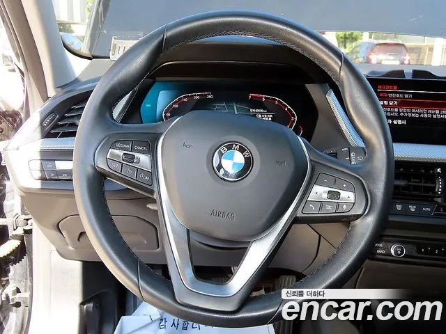 BMW 1-Series 2022 thumb 8
