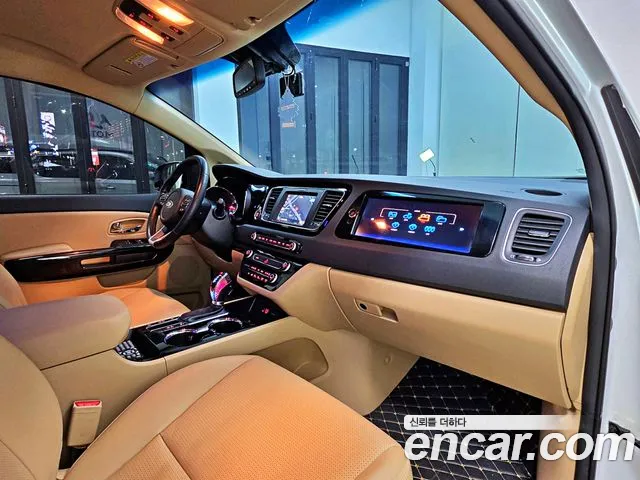Kia Carnival 2018 thumb 8