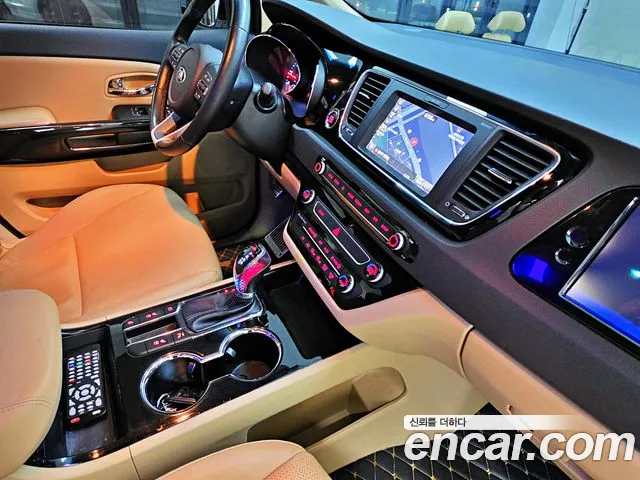 Kia Carnival 2018 thumb 9