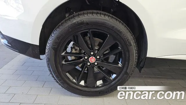 Jaguar F-Pace 2022 thumb 5