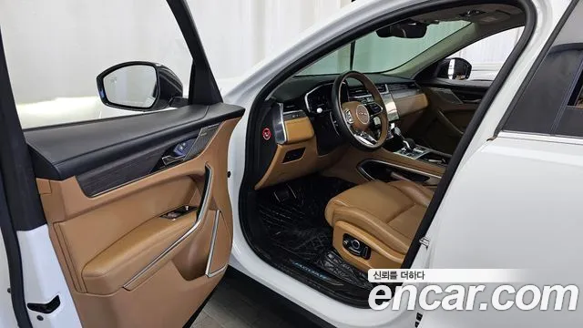 Jaguar F-Pace 2022 thumb 10