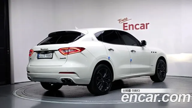 Maserati Levante 2019 thumb 2