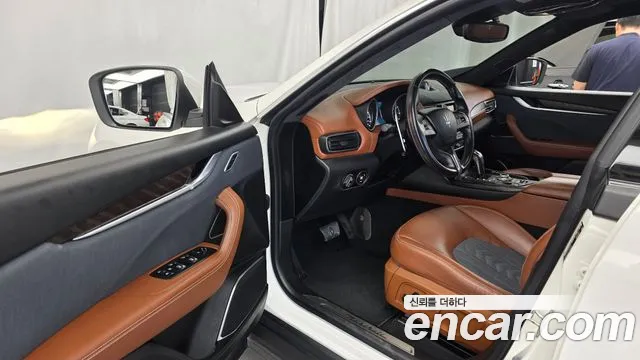 Maserati Levante 2019 thumb 10