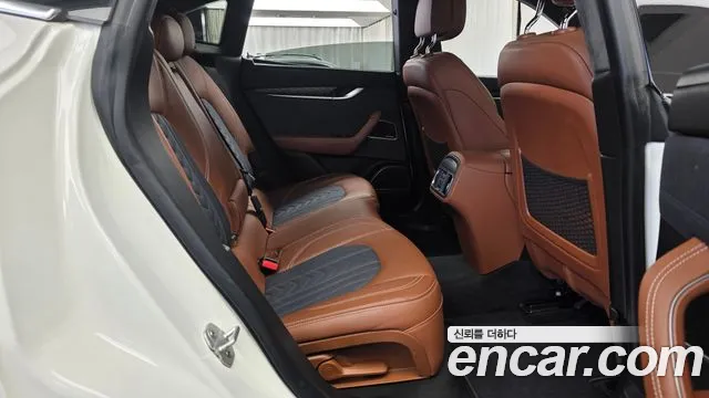 Maserati Levante 2019 thumb 11
