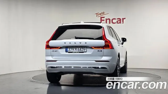 Volvo XC60 2023 thumb 3
