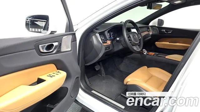 Volvo XC60 2023 thumb 9