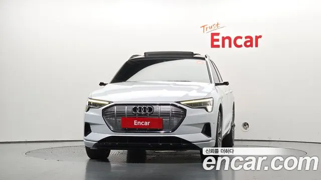 Audi e-tron 2020 thumb 3
