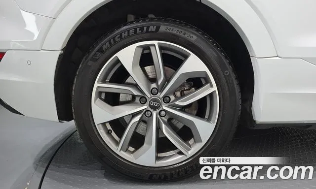 Audi e-tron 2020 thumb 5