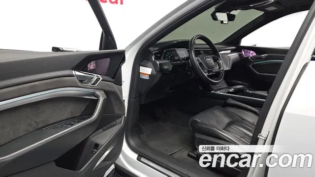 Audi e-tron 2020 thumb 10