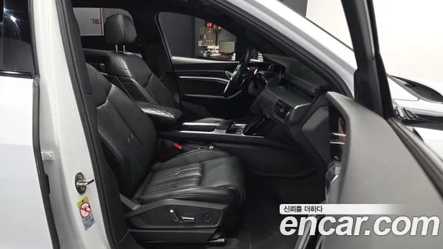 Audi e-tron 2020 thumb 11