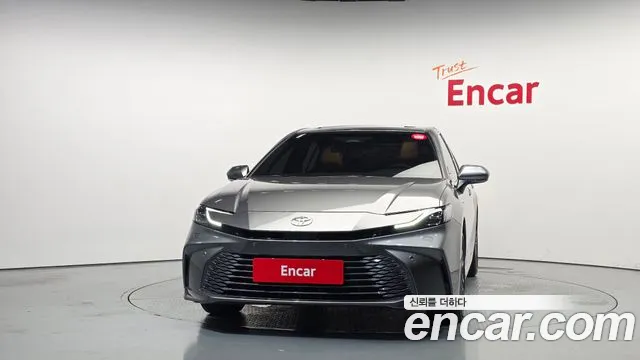 Toyota Camry 2025 thumb 3