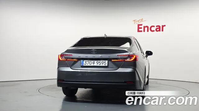 Toyota Camry 2025 thumb 4