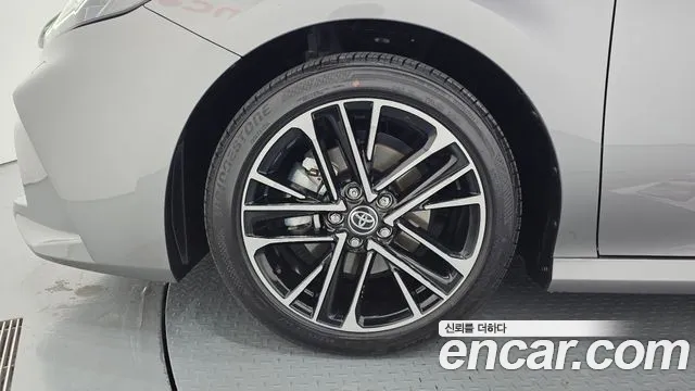 Toyota Camry 2025 thumb 5