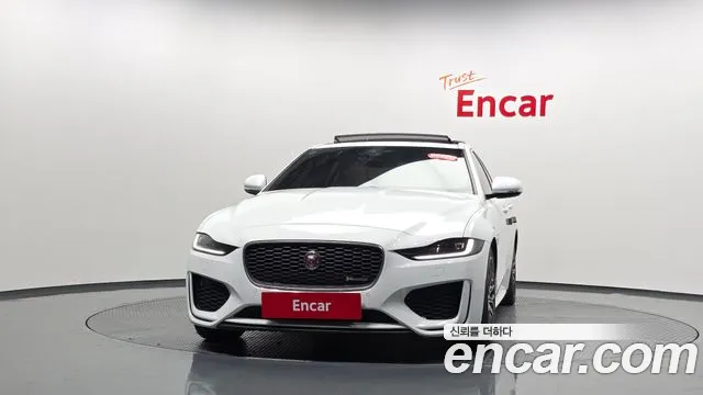 Jaguar XE 2020 thumb 2