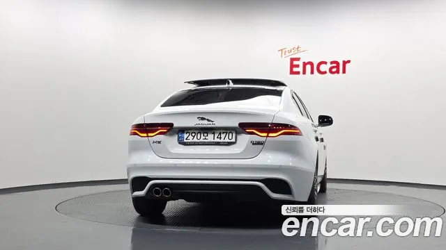Jaguar XE 2020 thumb 3